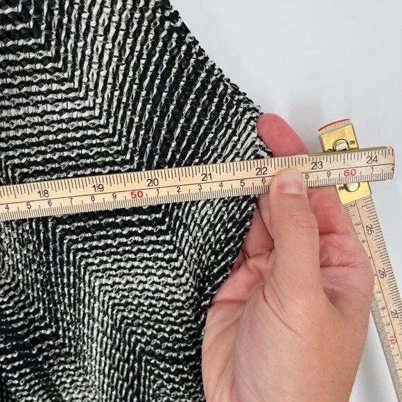 Chicos Travelers Chevron Print Mesh Open Cardigan Size L Black White Lightweight - Picture 8 of 11